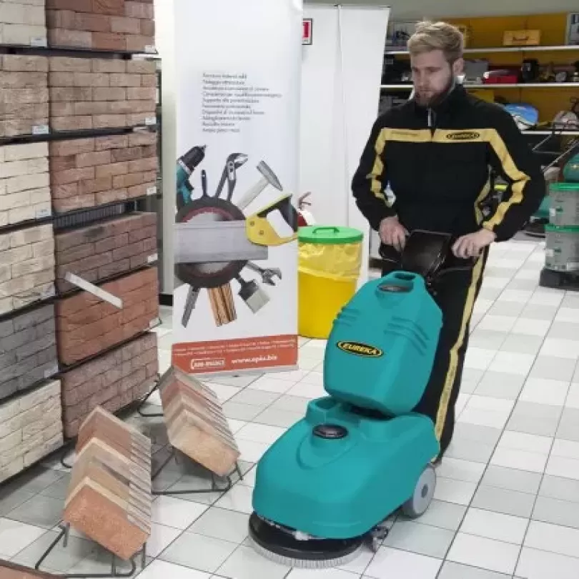 Máy chà sàn liên hợp đẩy tay hoạt động bằng ắc quy Eureka