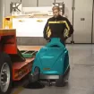 Máy quét rác đẩy tay hoạt động bằng ắc quy Eureka