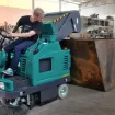 Máy quét rác ngồi lái hoạt động bằng ắc quy Eureka