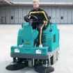 Máy quét rác ngồi lái hoạt động bằng ắc quy Eureka